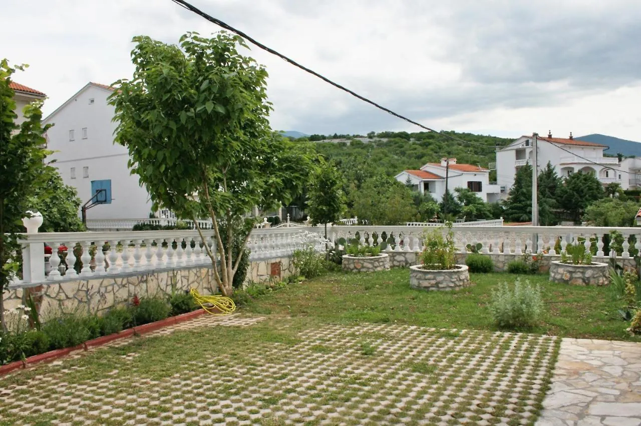 Apartments With A Parking Space Novi Vinodolski - 5526 0*,  Croaţia